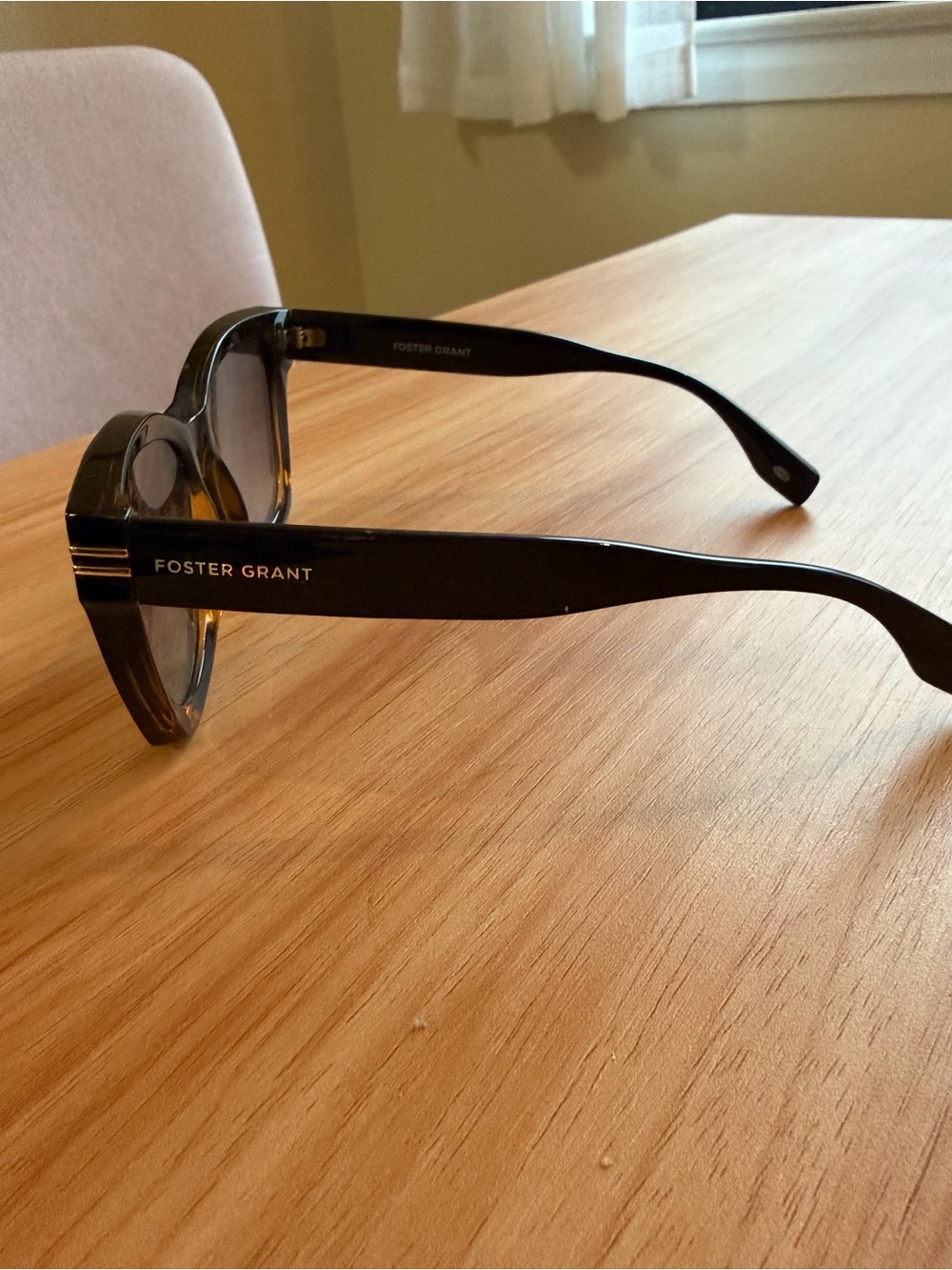 Foster Grant Black Tortoiseshell Women's Sunglasses - Picture 4 of 4